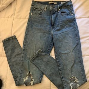 High waisted Levi’s